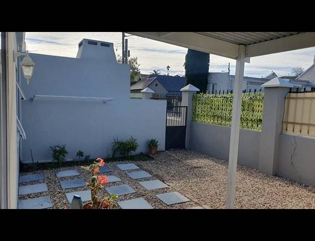 2 BEDROOM TOWNHOUSE FOR SALE IN OUDTSHOORN CENTRAL
